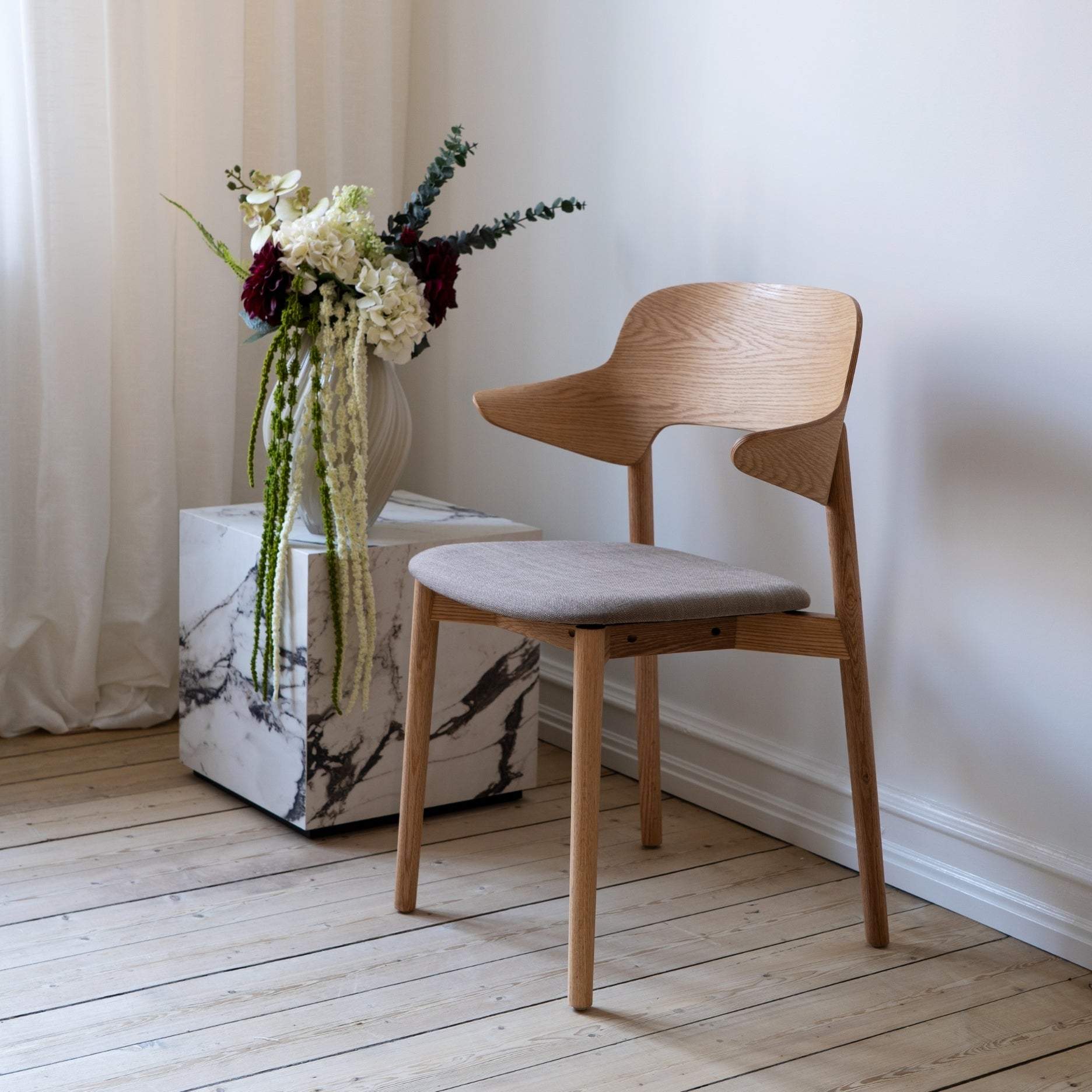 Curvy spisebordsstol